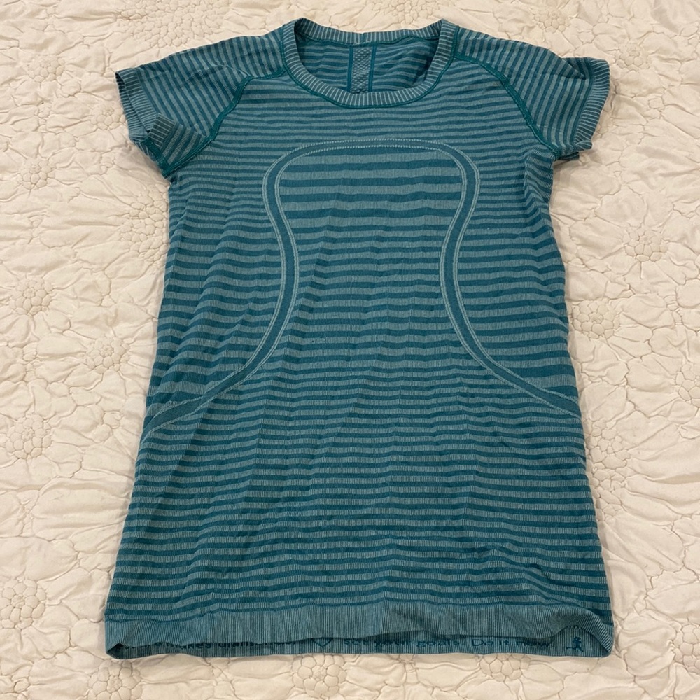 Lululemon short sleeve shirt